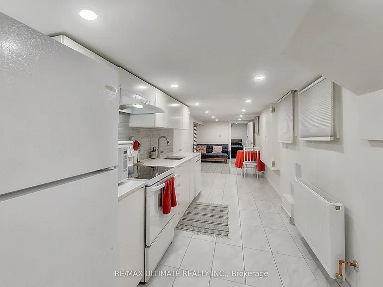 1652 Dufferin St #B — Photo 5