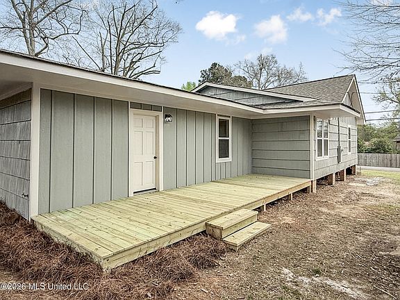 5th image of 128 Sinclair St