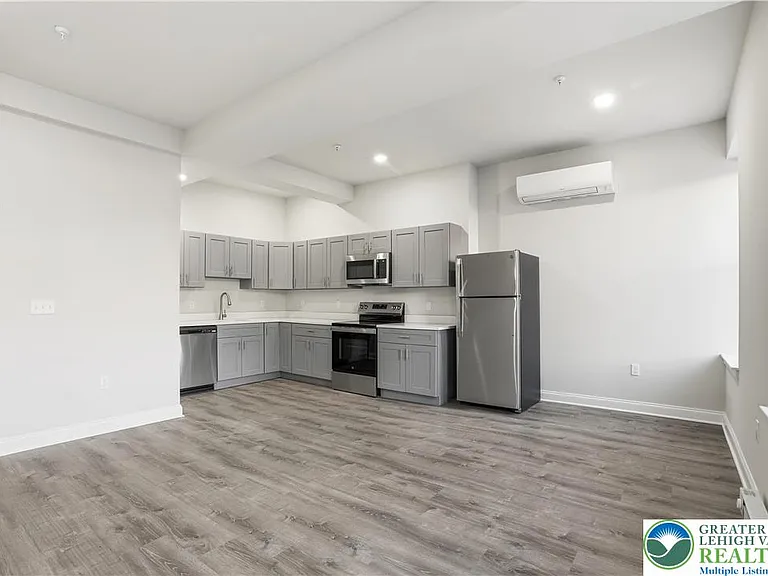 109 S Centre St #4 — Photo 7