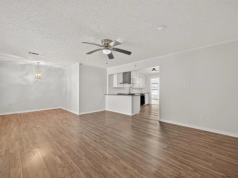 714 E Humble St — Photo 7