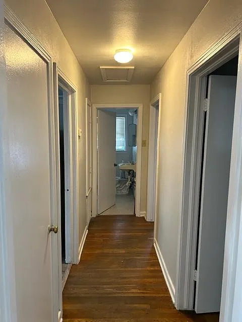 1729 W Mistletoe Ave — Photo 2