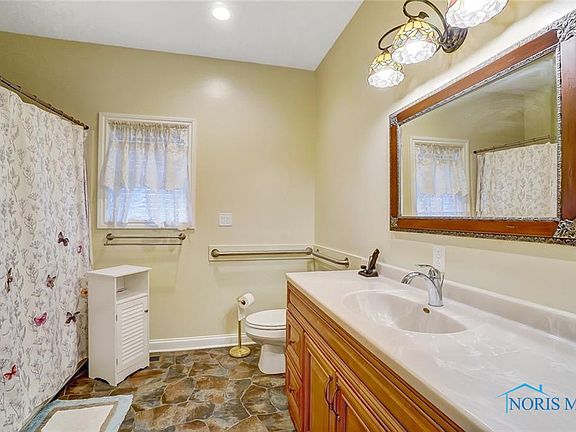 3rd image of 8973 W Bancroft St