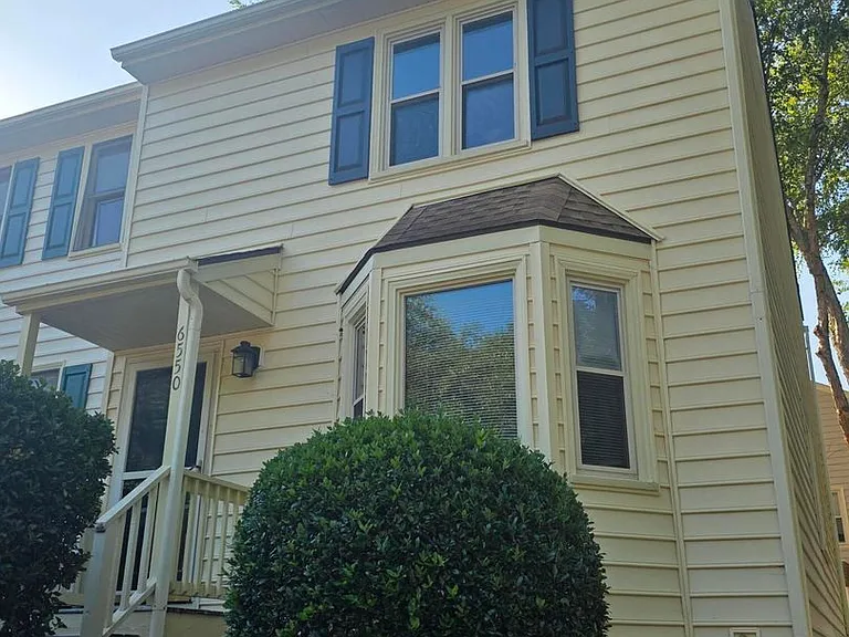 6550 Thetford Ct — Photo 3