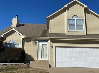 232 NE Victoria Pl #1E, Lees Summit, MO 64086