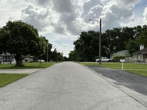 Exterior Neighborhood (street photo)