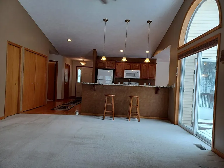 1695 Veterans Dr — Photo 10