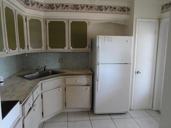 5th image of 1550 NE 191st St APT 205