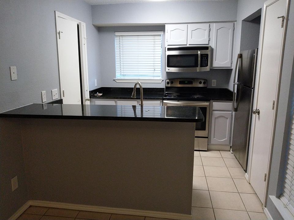 1st image of 1426 Meadowood Village Dr