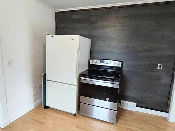 5th image of 112 E Van Buren St