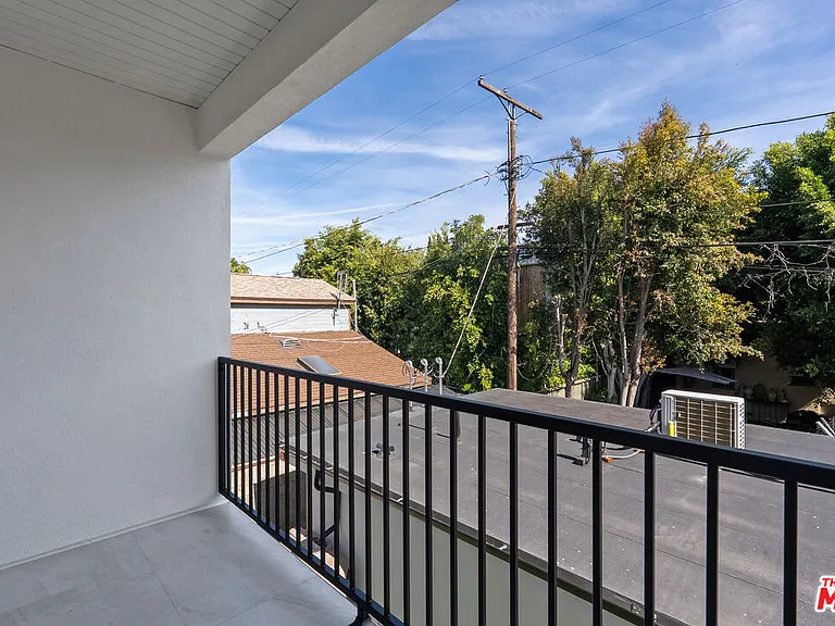 824 N Orange Grove Ave — Photo 17