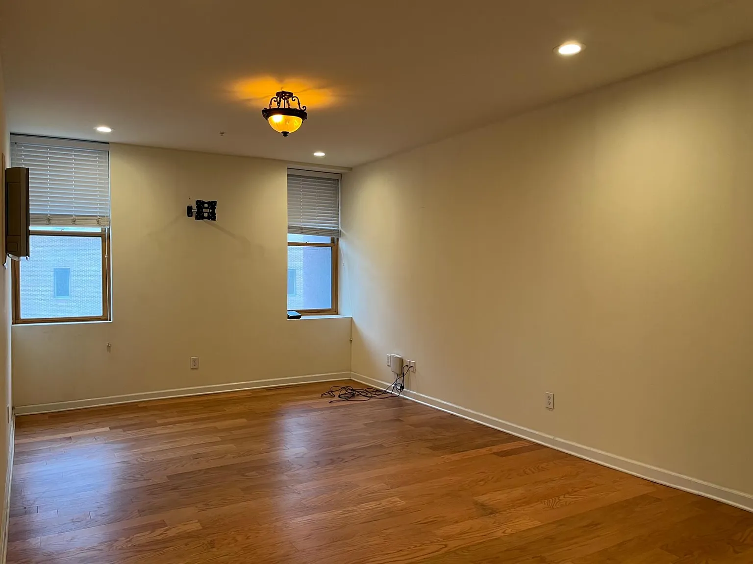 1 bed, 830 sqft, $1,550 — Photo 1