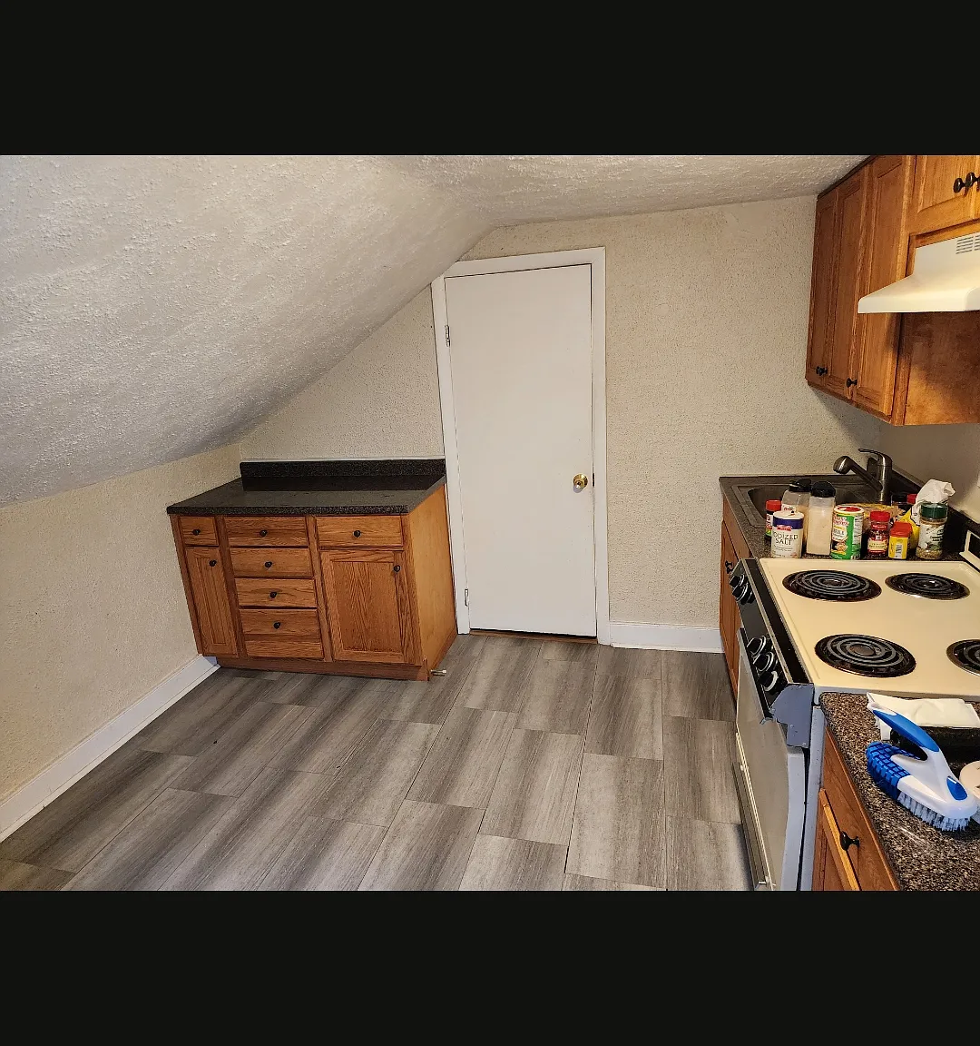 91 Taunton Ave — Photo 2