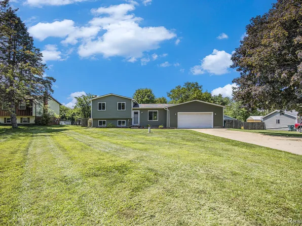 2213 Landmark Dr, Lapeer, MI 48446