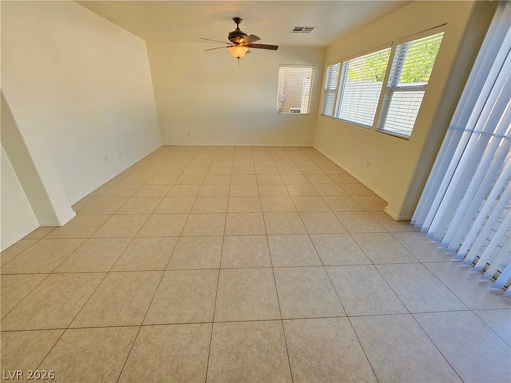 3 bed, 2.5 bath, 1596 sqft, $1,895 — Photo 4