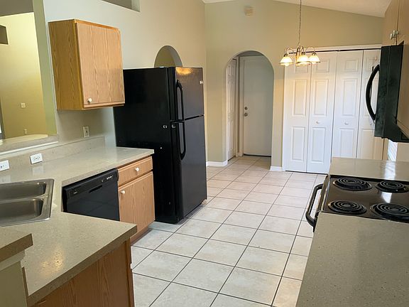 3rd image of 10118 Maronda Dr