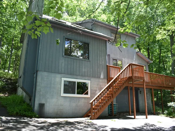 125 Canterbrook Dr, Blooming Grove, PA 18428