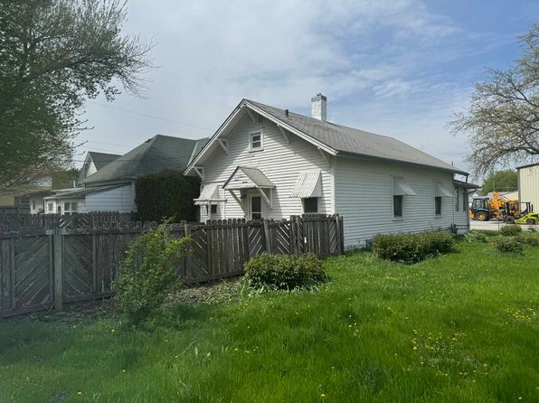 408 E St, Hamburg, IA 51640