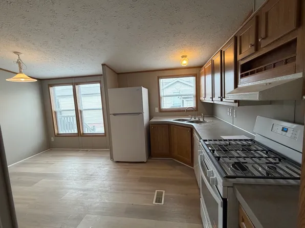 19542 Homestead Ln #190, Rockwood, MI 48173