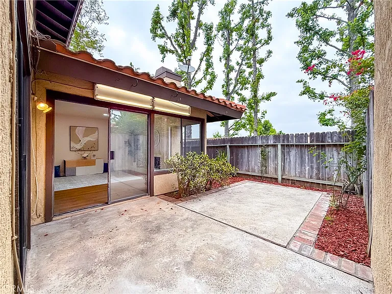 1034 Romney Dr — Photo 34