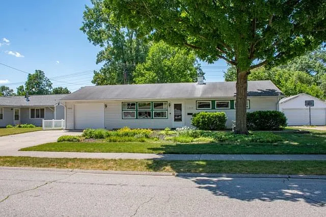 1203 Ebeling Dr photo 1