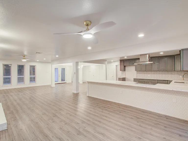 523 Brandon Rd — Photo 8
