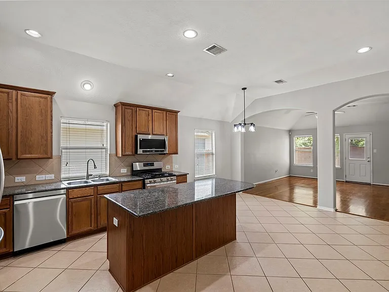 6907 Birnam Garden Ln — Photo 8