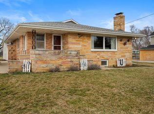 112 W Division St, Fisher, IL 61843