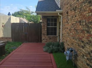1402 Signet Dr, Euless, TX 76040