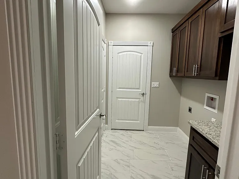 592 E Main St — Photo 10