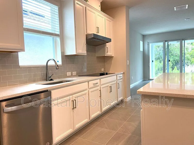 4 bed, 3.5 bath, 2798 sqft, $3,195 — Photo 4