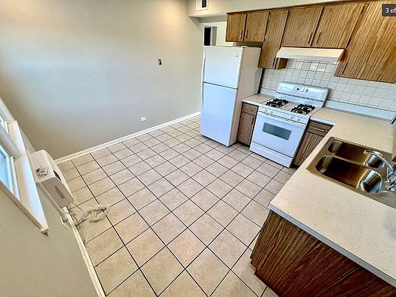 3rd image of 5849 S Francisco Ave APT 1B