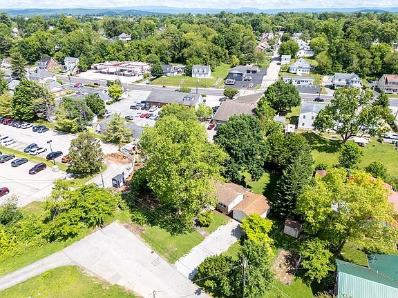 3rd image of 305 Circle Dr SE