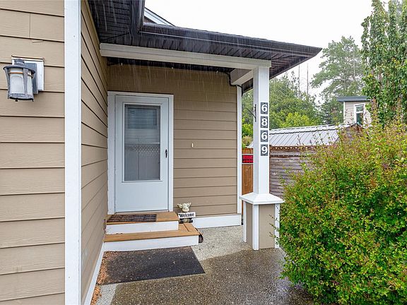 3rd image of 6869 Lauras Ln