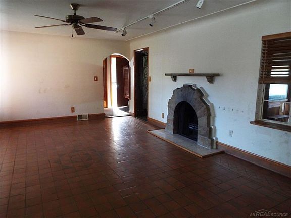 2nd image of 22024 Statler St