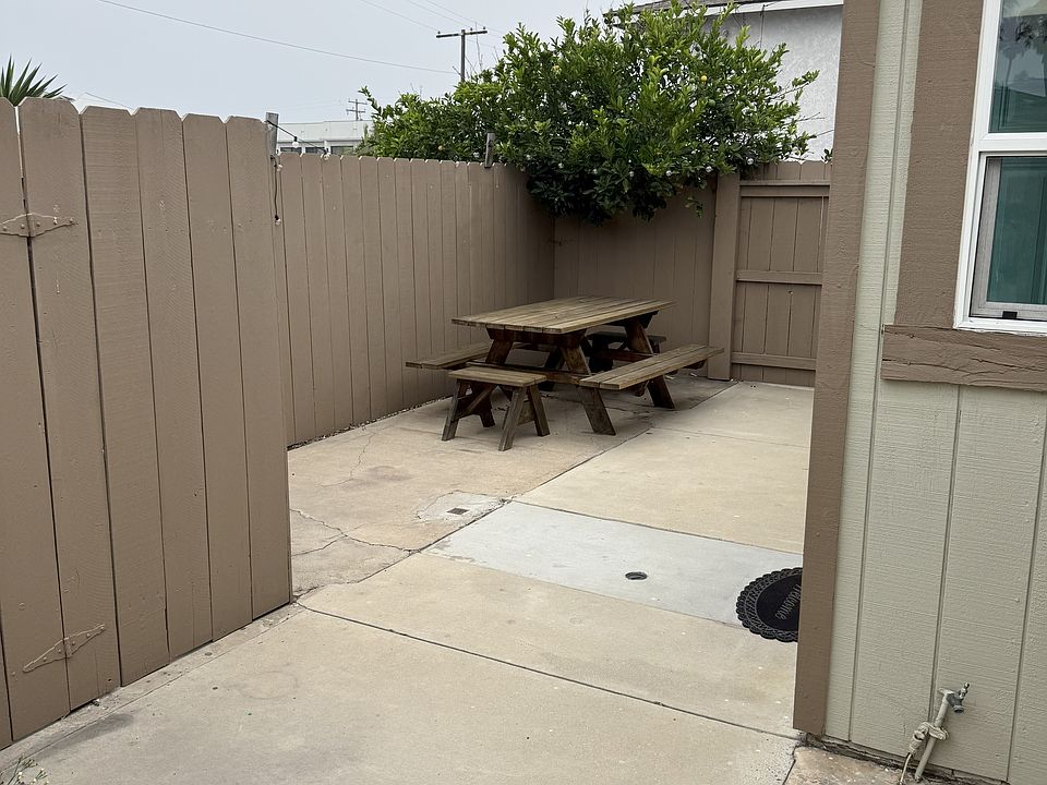 1st image of 827 1/2 2nd St
