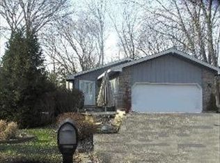 327 Rosedale Dr, Lakemoor, IL 60051