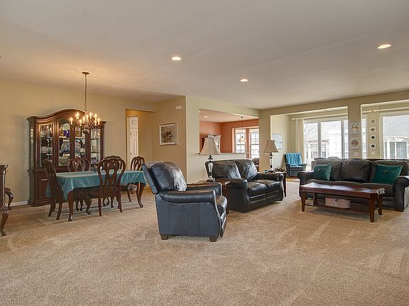 4th image of 316 Capital Dr
