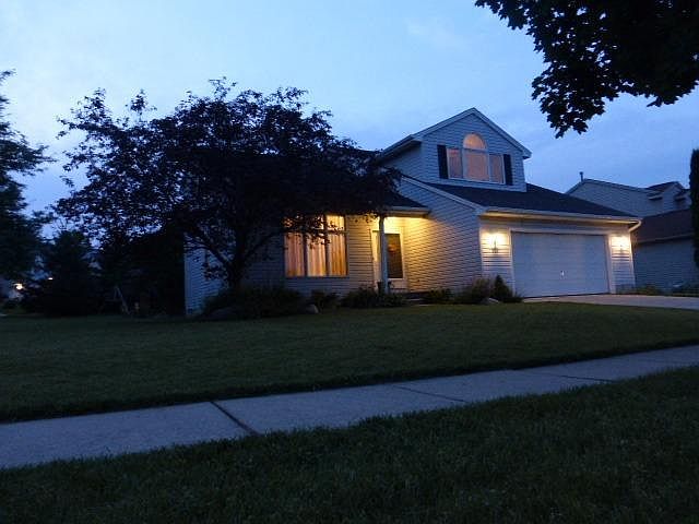 1st image of 384 Woodland Dr W