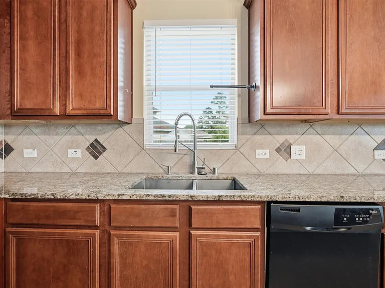 25203 Oak Villa Dr — Photo 14