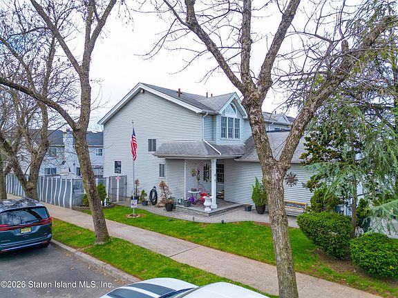 3rd image of 8 Carpenter Ave