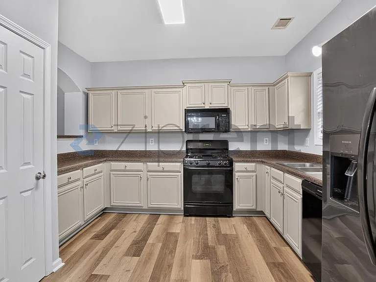 118 Meeting Place Rd — Photo 12