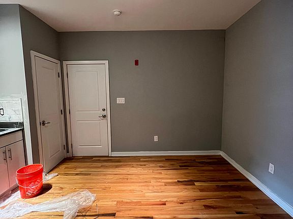 3rd image of 533 N Budd St #B2