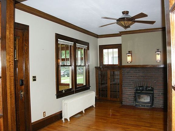2nd image of 1602 Wellesley Ave