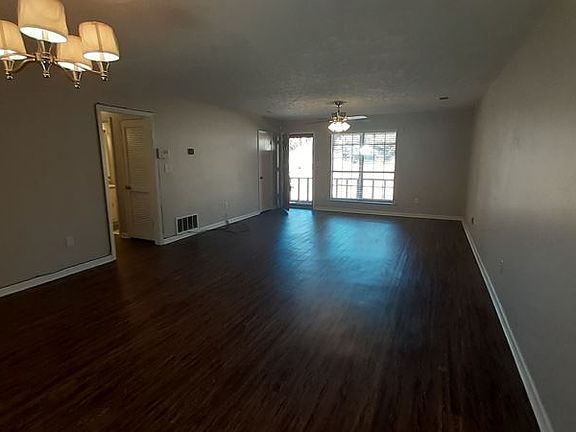 4th image of 118 Mossy Brook Dr