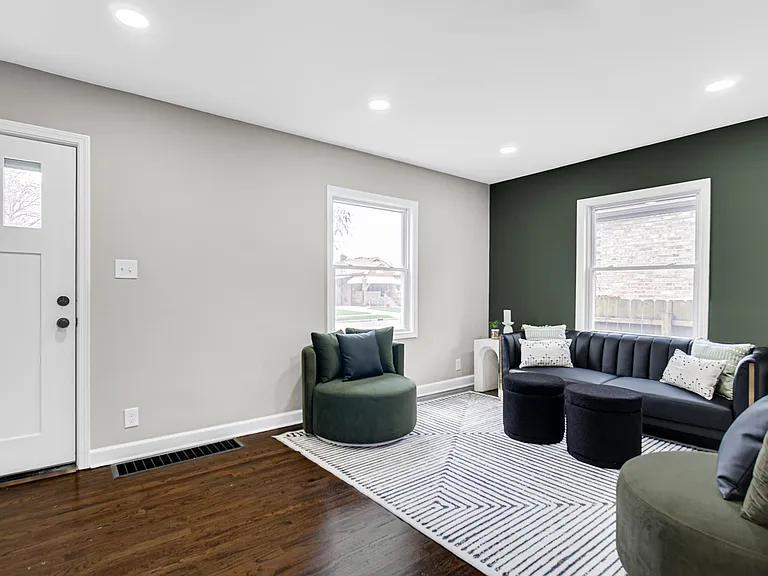 7339 Jefferson Ave — Photo 5