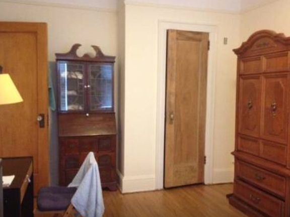 3rd image of 2352 31st Ave
