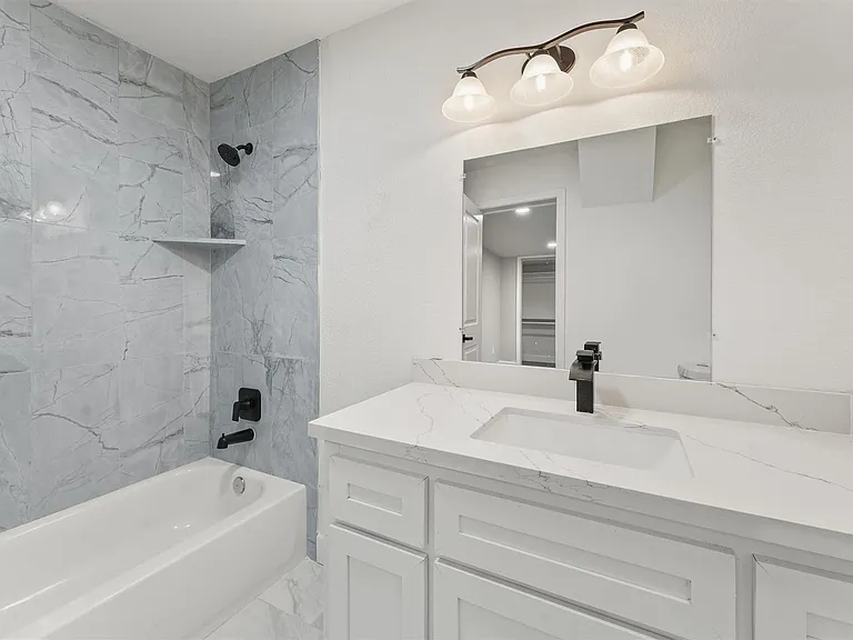905 Franconia Dr — Photo 7