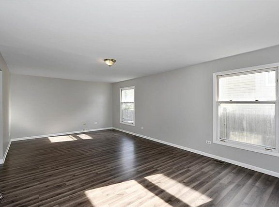 4th image of 408 Northfield Dr