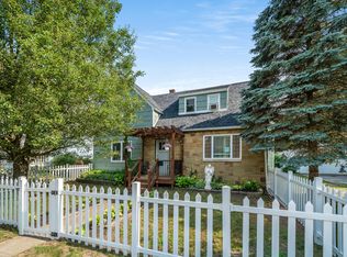 914 Phoenix St, South Haven, MI 49090