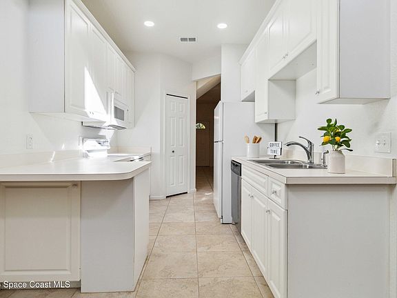 5th image of 165 King Neptune Ln